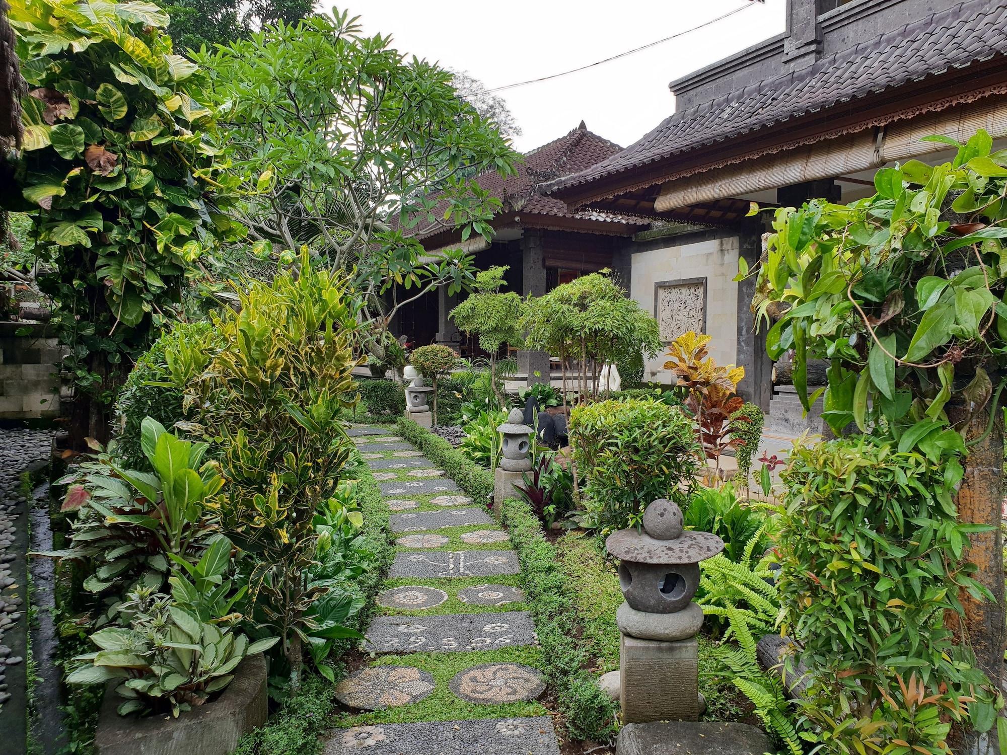 Hotel Liyer House à Lodtunduh Extérieur photo